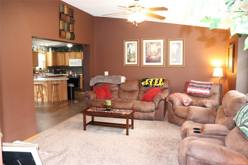 Check out this Fabulous 4 Bedroom 3 Full Bath Home on the edge - photo 15