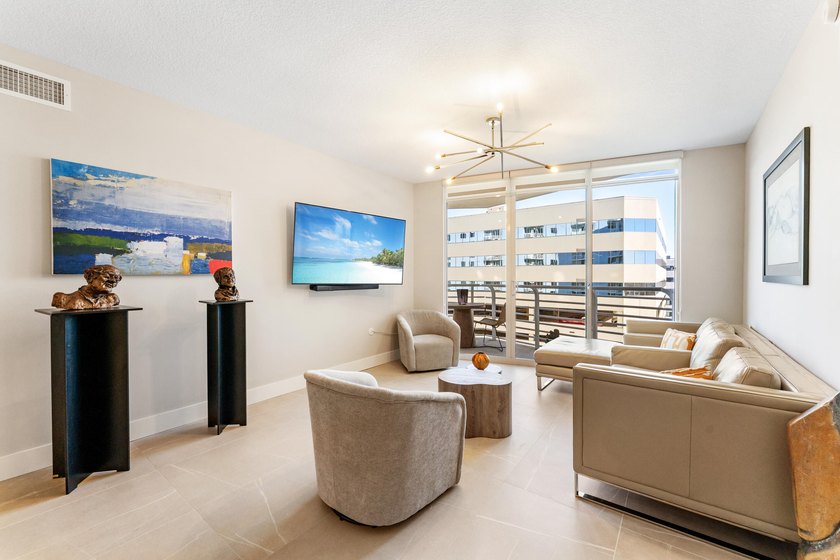 Fully renovated 11th-floor 2BR/2BA condo with stunning southeast - photo 18