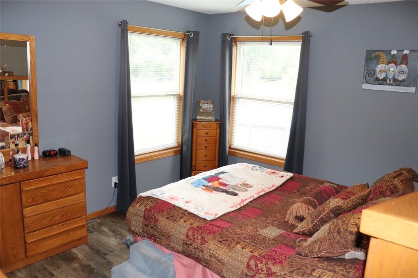 Check out this Fabulous 4 Bedroom 3 Full Bath Home on the edge - photo 19