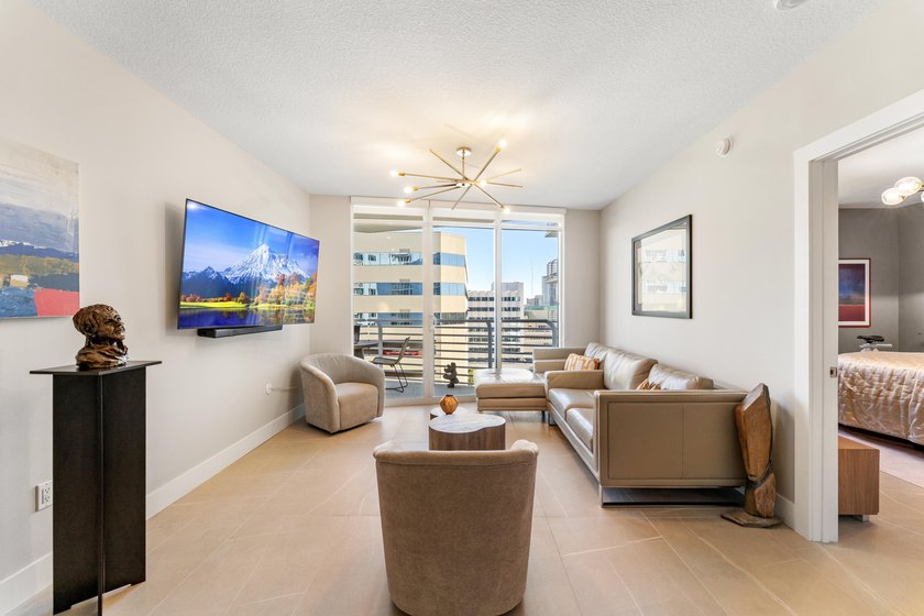 Fully renovated 11th-floor 2BR/2BA condo with stunning southeast - photo 19