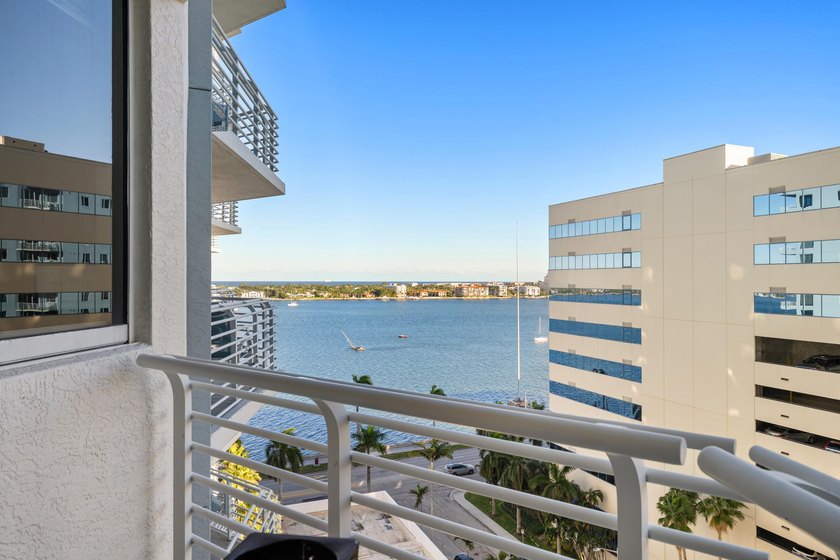 Fully renovated 11th-floor 2BR/2BA condo with stunning southeast - photo 21
