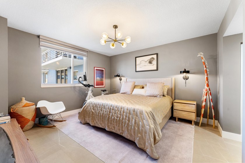 Fully renovated 11th-floor 2BR/2BA condo with stunning southeast - photo 23