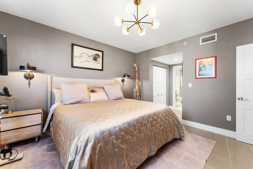Fully renovated 11th-floor 2BR/2BA condo with stunning southeast - photo 24