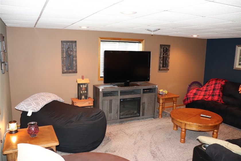 Check out this Fabulous 4 Bedroom 3 Full Bath Home on the edge - photo 28