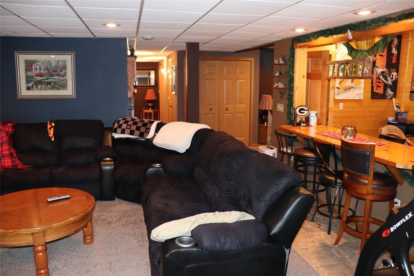 Check out this Fabulous 4 Bedroom 3 Full Bath Home on the edge - photo 31