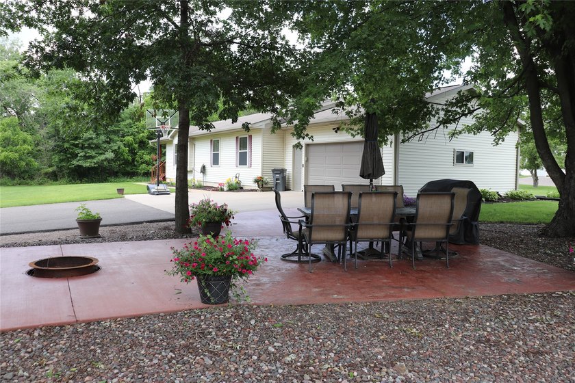 Check out this Fabulous 4 Bedroom 3 Full Bath Home on the edge - photo 43