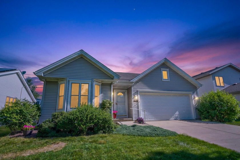 Perfectly situated in the popular Fieldstone neighborhood, this - photo 2