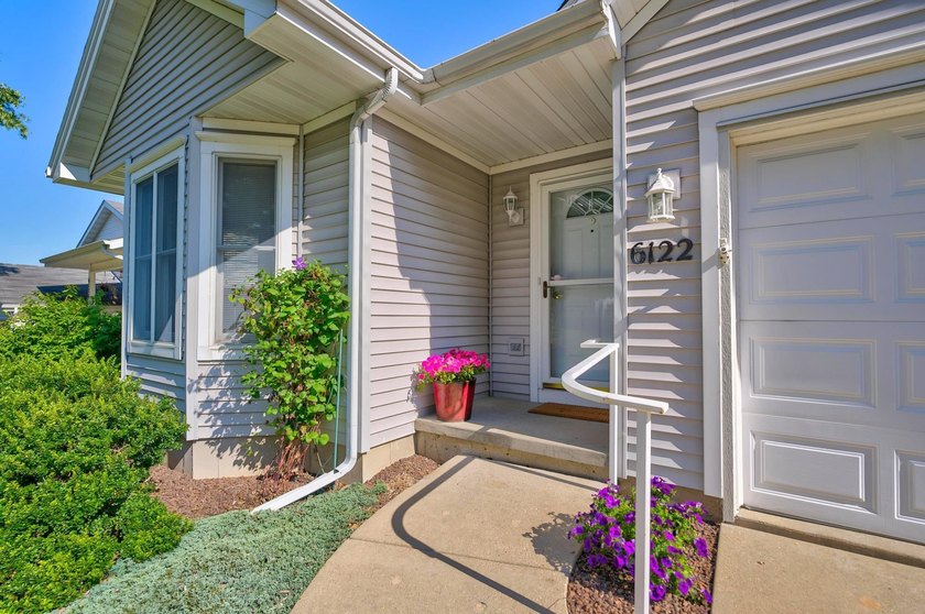 Perfectly situated in the popular Fieldstone neighborhood, this - photo 4