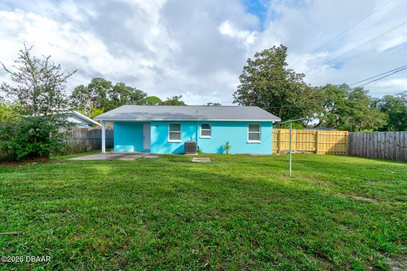 This move-in-ready home offers a bright, open layout with fresh - photo 3