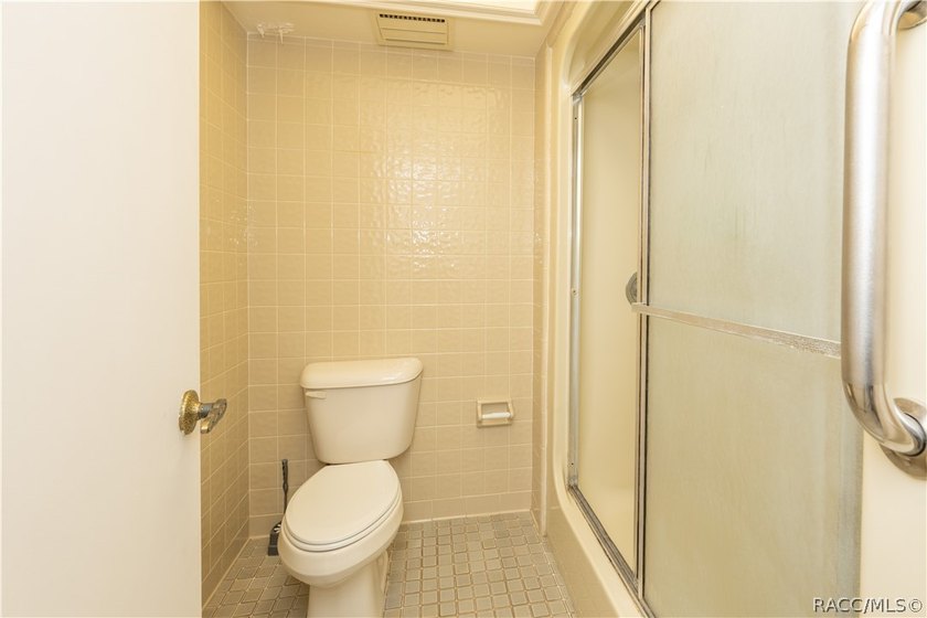 Spacious and full of character, this 2,600 sq. ft. mid-century - photo 23