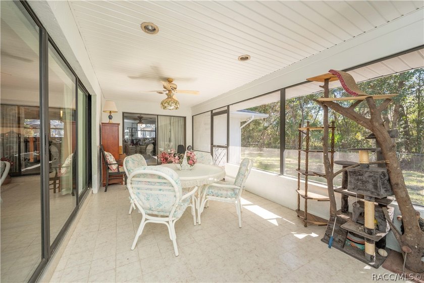 Spacious and full of character, this 2,600 sq. ft. mid-century - photo 26