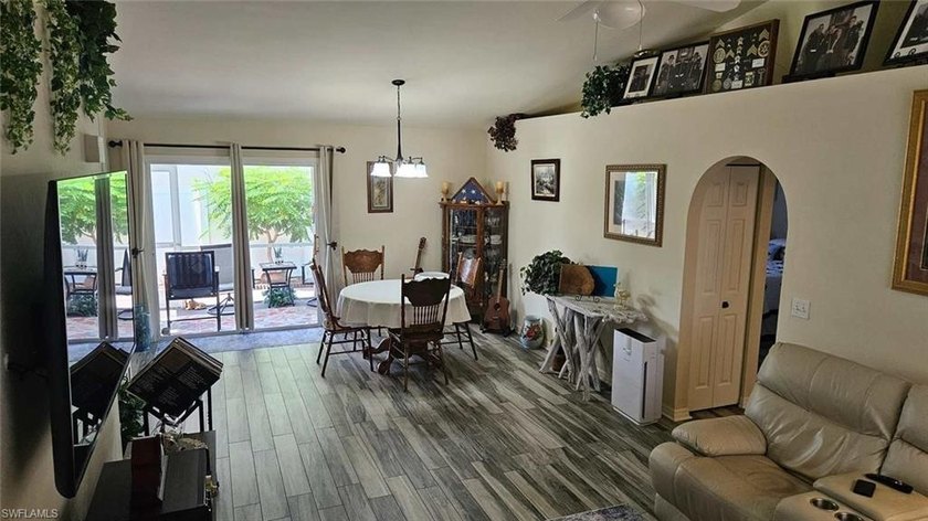 Priced to sell! Charming 3 br 2 ba with one car garage that's - photo 3