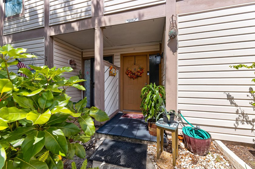 Spacious 2 story townhome with over 1,430 sq/ft. Open floor plan - photo 3