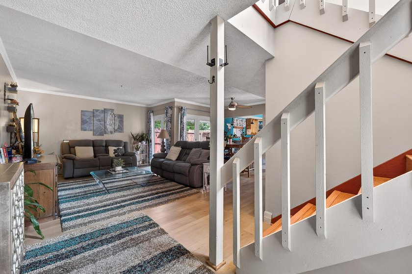 Spacious 2 story townhome with over 1,430 sq/ft. Open floor plan - photo 4