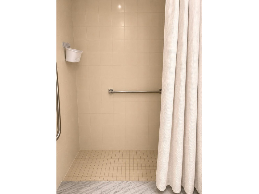 STEP INTO THIS BEAUTIFULLY MAINTAINED CONDO FILLED WITH WARMTH - photo 4
