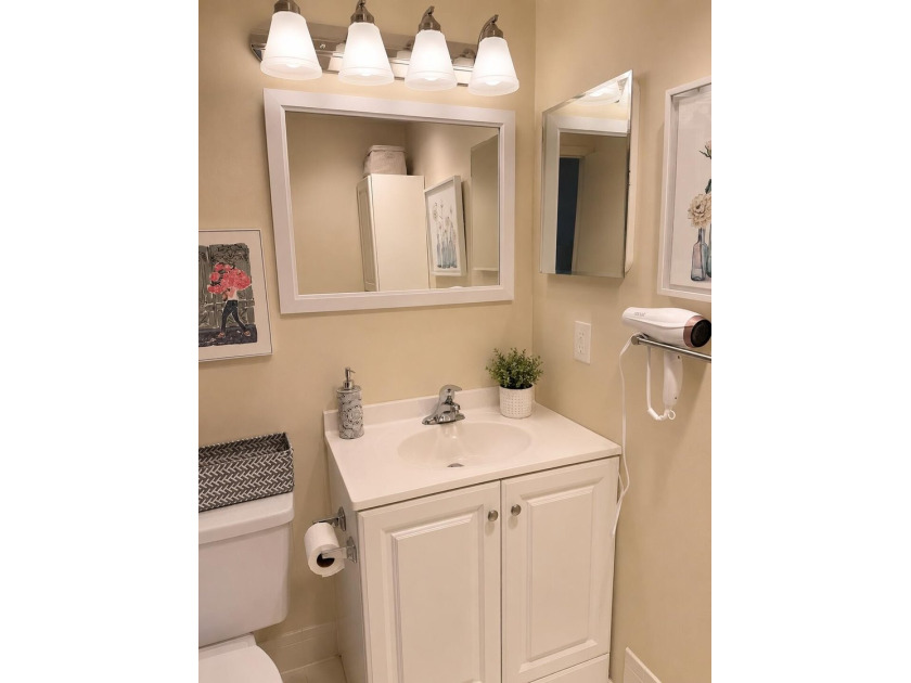 STEP INTO THIS BEAUTIFULLY MAINTAINED CONDO FILLED WITH WARMTH - photo 7