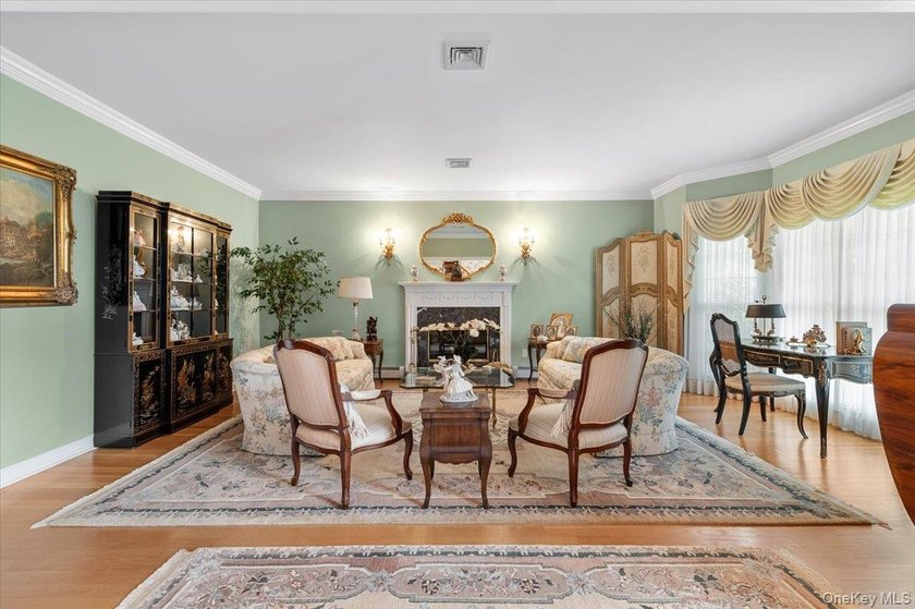 Welcome home to 6 Briana Court, a beautifully maintained - photo 6