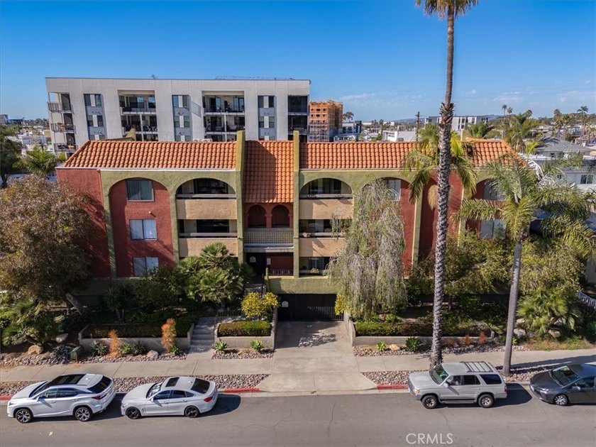 Located between University Heights &amp; Hillcrest, this property - photo 2