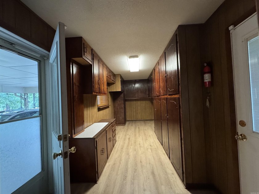 Great 1 owner home that has been well maintained over the years - photo 6