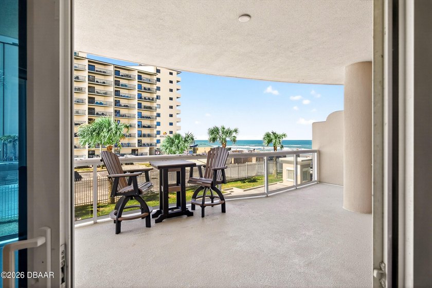 THIS LEADING LUXURY COASTAL CONDOMINIUM ESTATE UNVEILS A DREAM - photo 9