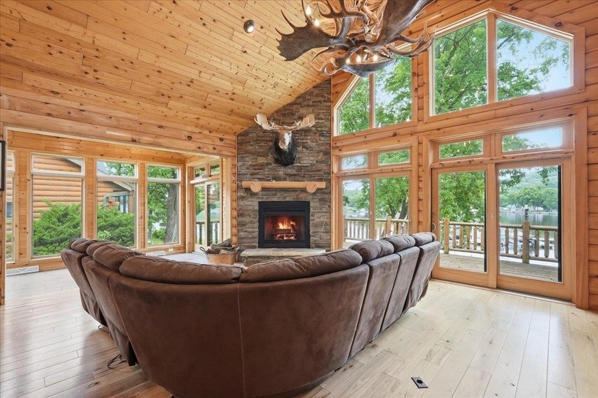 Condo Fees $300/month. Retreat on the shores of Lake Wisconsin - photo 5