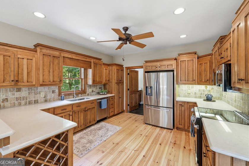 Discover this exceptional gated mountain estate offering - photo 11