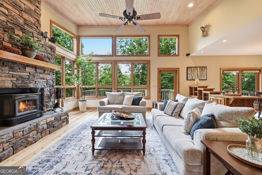 Discover this exceptional gated mountain estate offering - photo 15