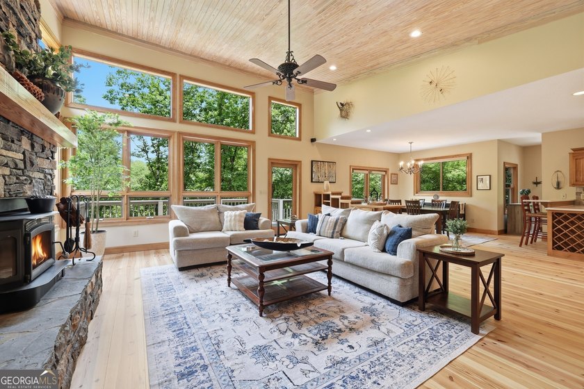 Discover this exceptional gated mountain estate offering - photo 16