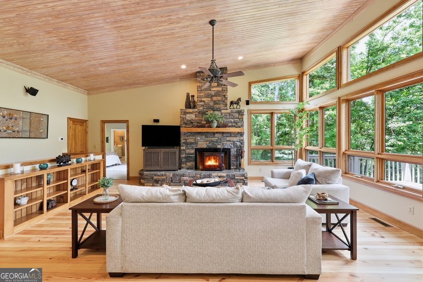 Discover this exceptional gated mountain estate offering - photo 21