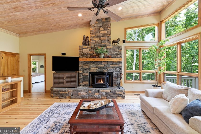 Discover this exceptional gated mountain estate offering - photo 32