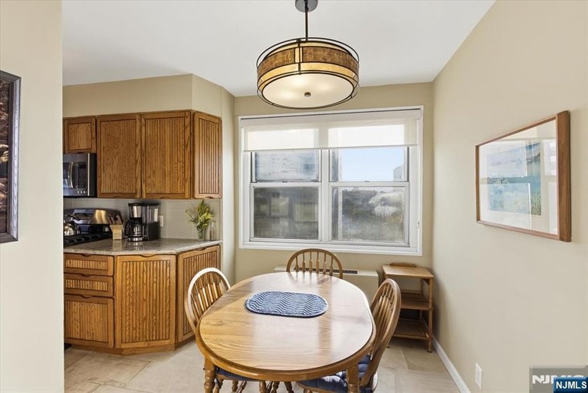 Welcome to the prestigious Pembroke, one of Fort Lee's most - photo 10