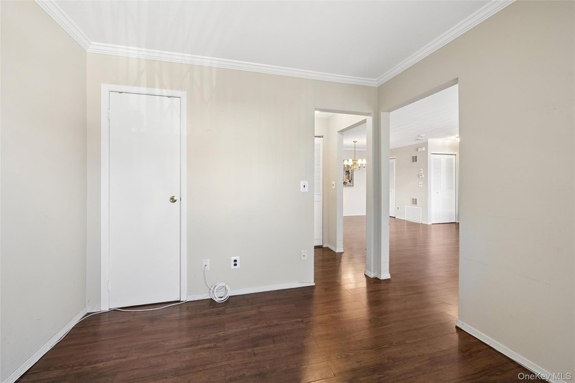 UPPER CHESHIRE UNIT. OPEN FLOOR PLAN. EAT-IN KITCHEN - photo 12