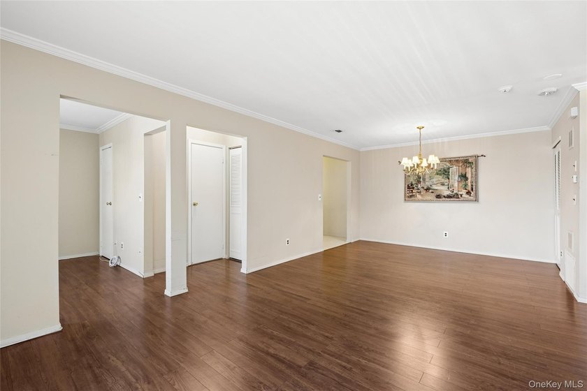 UPPER CHESHIRE UNIT. OPEN FLOOR PLAN. EAT-IN KITCHEN - photo 15
