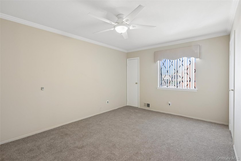 UPPER CHESHIRE UNIT. OPEN FLOOR PLAN. EAT-IN KITCHEN - photo 23