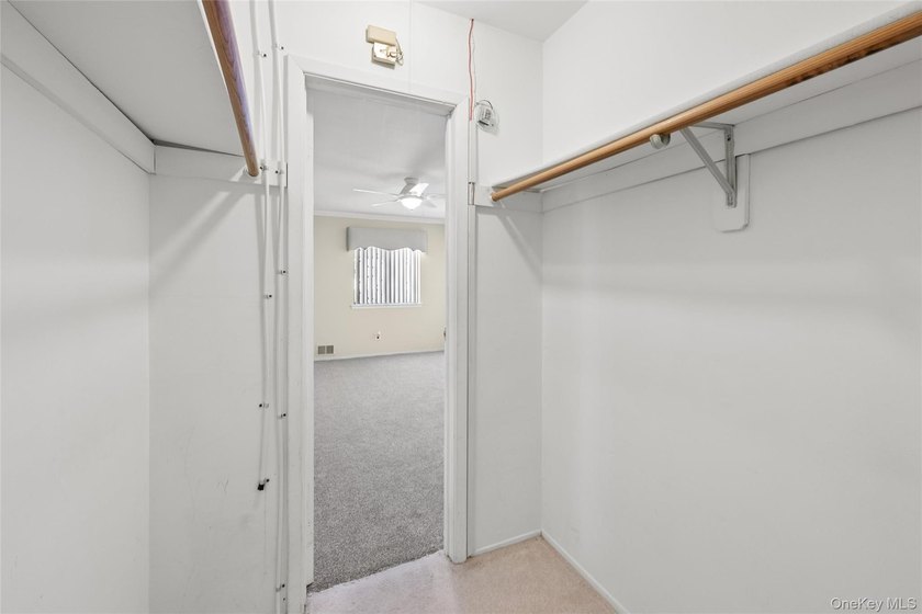 UPPER CHESHIRE UNIT. OPEN FLOOR PLAN. EAT-IN KITCHEN - photo 27