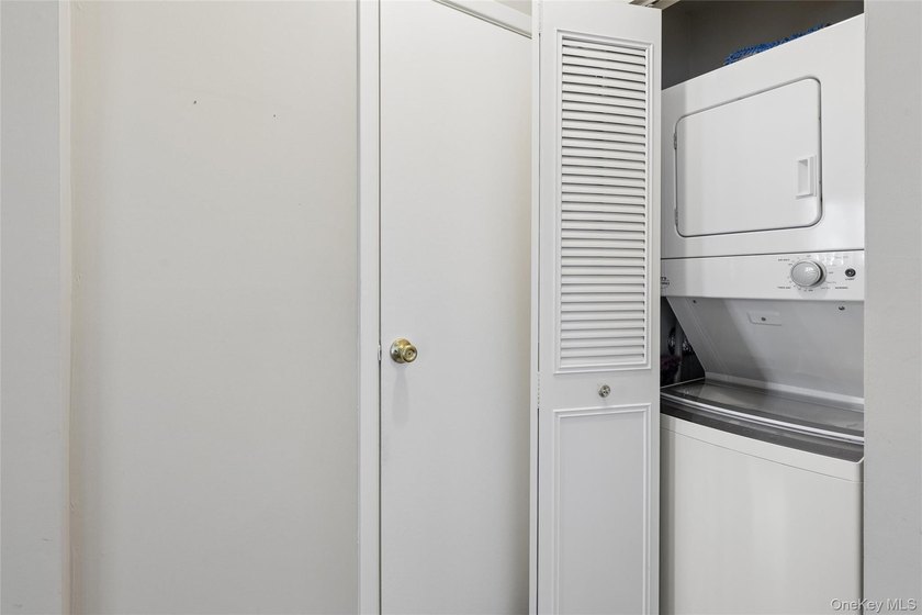 UPPER CHESHIRE UNIT. OPEN FLOOR PLAN. EAT-IN KITCHEN - photo 29
