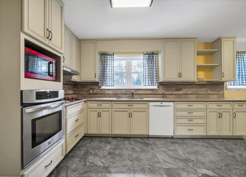 Price reduced on 11 July 2026. Sellers are motivated. Bring - photo 30