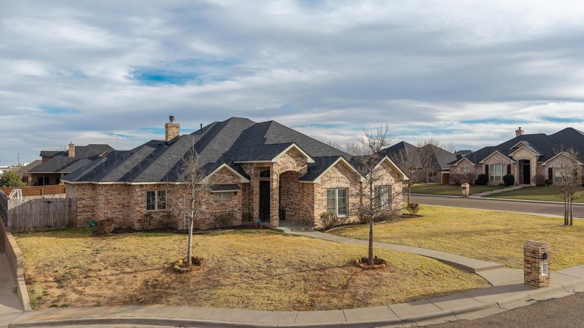 Fabulous floor plan in the highly desirable Hunsley Hills - photo 33