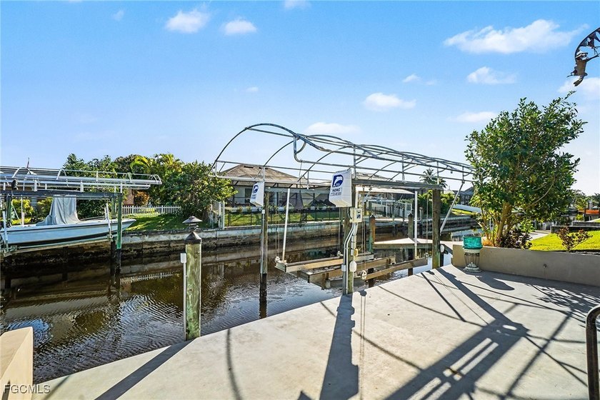 BEST VALUE FOR GULF ACCESS LIVING IN CAPE CORAL. Stop searching - photo 4