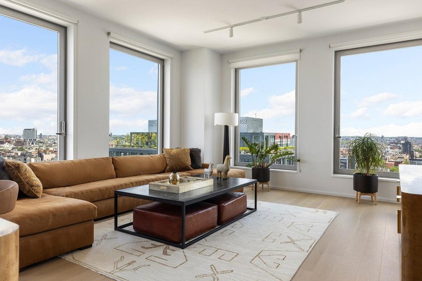 PANORAMIC WATERFRONT LIVING ABOVE THE WILLIAMSBURG SKYLINE - photo 2
