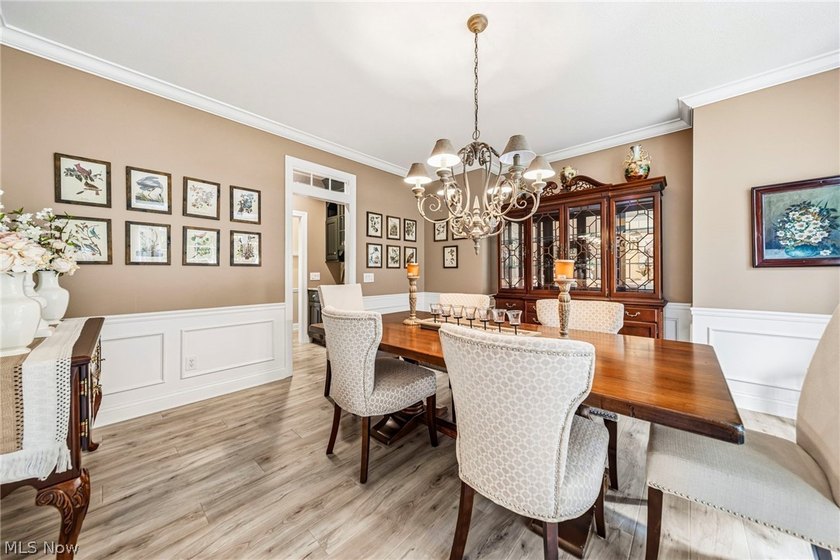 This remarkable estate offers the perfect blend of luxury - photo 6