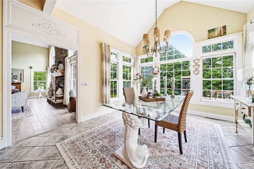 This remarkable estate offers the perfect blend of luxury - photo 10