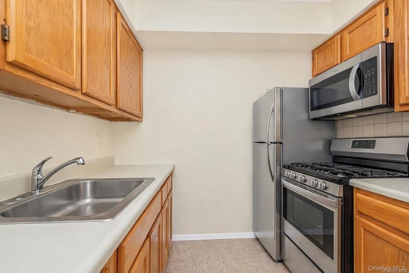 Bronx NY 10460 3 Family Brick Triplex for Sale. Fully detached 3 - photo 15
