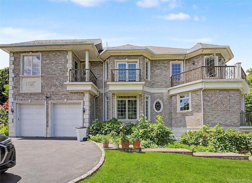 Experience refined luxury in this extraordinary custom lakefront - photo 3