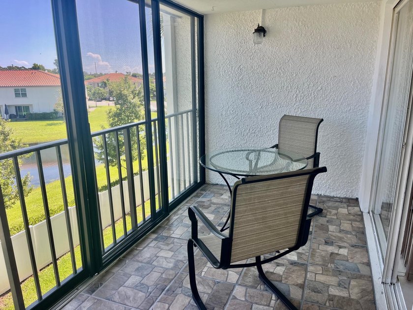Welcome to this charming two-bedroom, two-bathroom condominium - photo 22