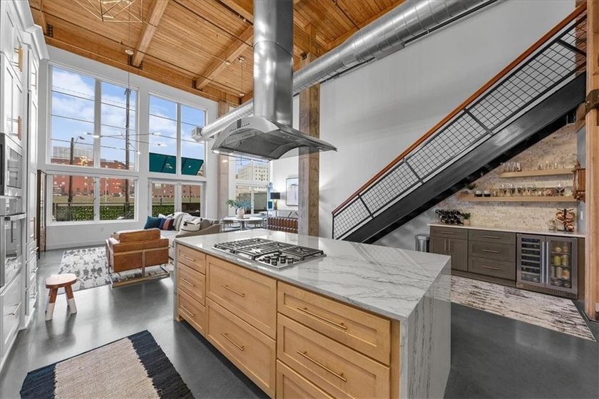 Exceptional luxury living in the heart of the River Market at - photo 3