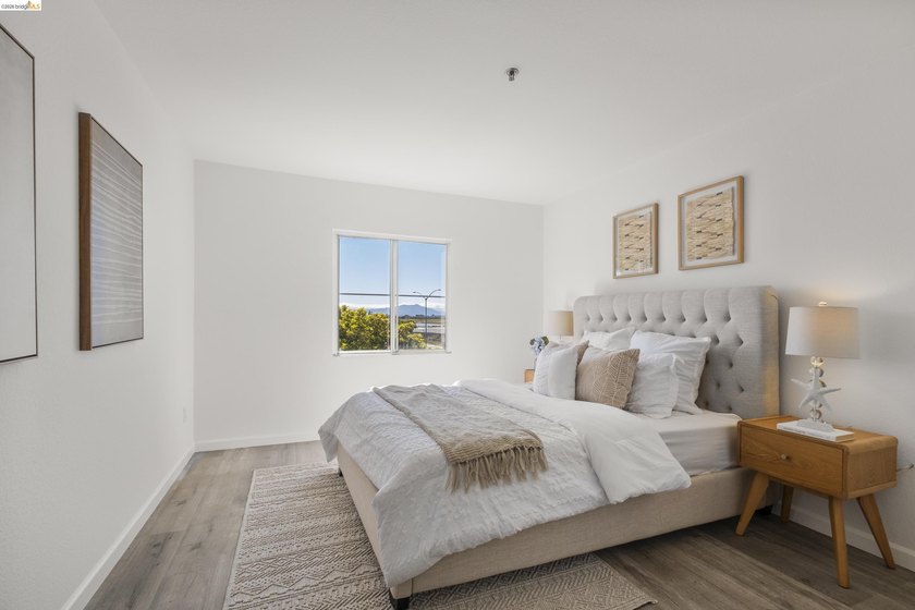 Welcome home to this beautifully updated 2-bedroom, 2-bath - photo 11