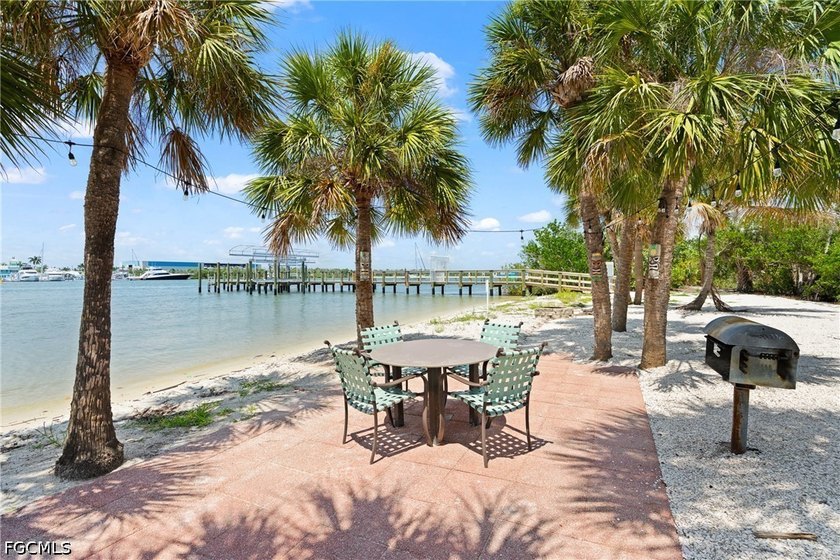 Welcome to waterfront living on Fort Myers Beach! Boaters will - photo 9