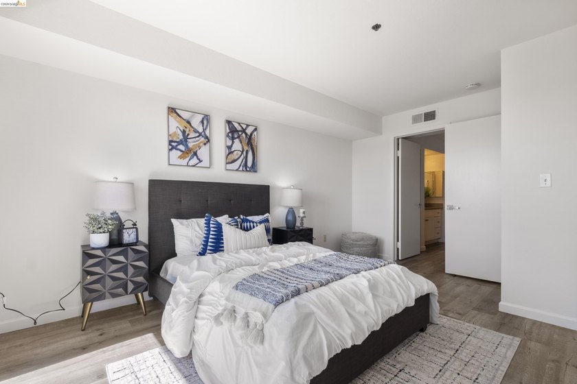 Welcome home to this beautifully updated 2-bedroom, 2-bath - photo 21