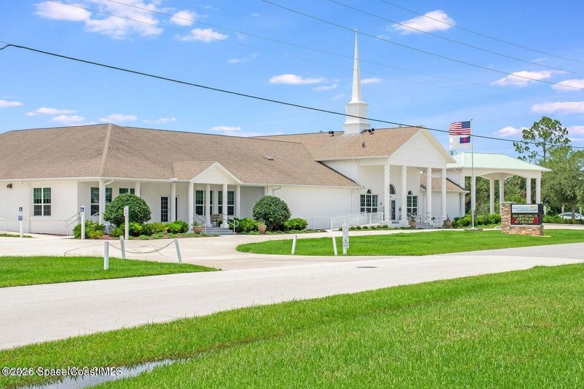 Enjoy relaxed Florida living in this charming 2-bedroom, 2-bath - photo 32